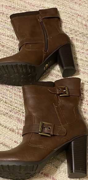 Boots - Picture 4 of 4